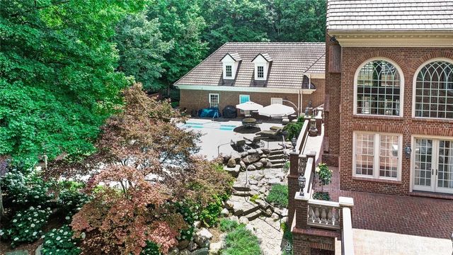 5048 Oak Manor Court, Kettering, OH 45429