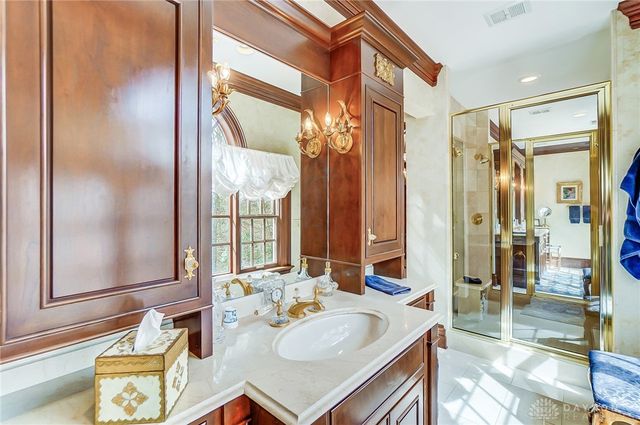 5048 Oak Manor Court, Kettering, OH 45429