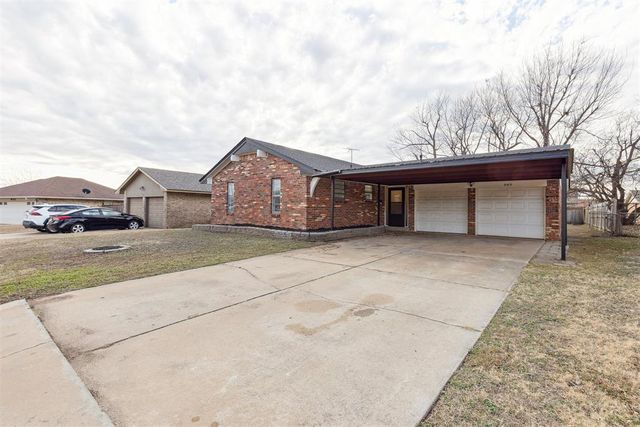 909 Highlander Drive, Moore, OK 73160