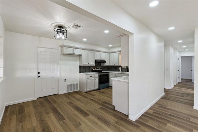 909 Highlander Drive, Moore, OK 73160