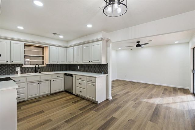 909 Highlander Drive, Moore, OK 73160