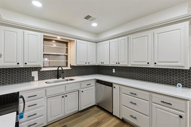 909 Highlander Drive, Moore, OK 73160