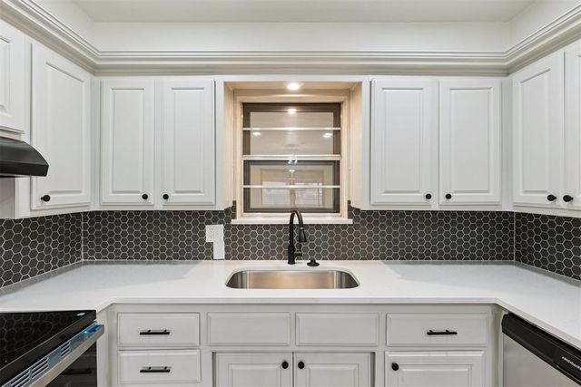 909 Highlander Drive, Moore, OK 73160