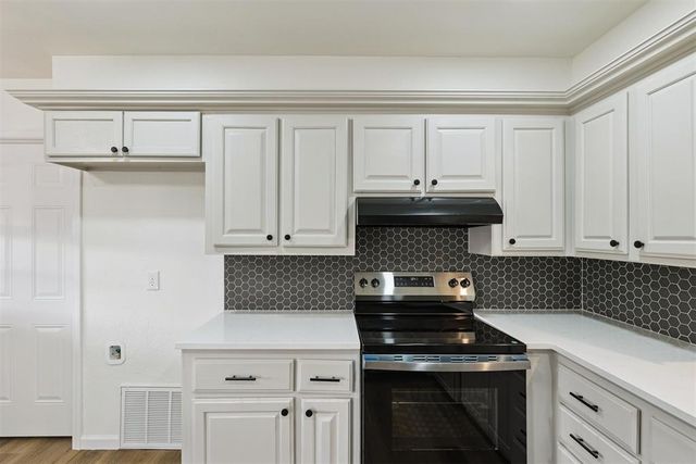 909 Highlander Drive, Moore, OK 73160