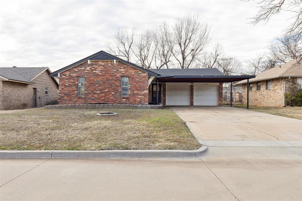 909 Highlander Drive, Moore, OK 73160