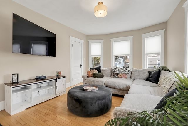 181 Robbins St 4, Waltham, MA 02453