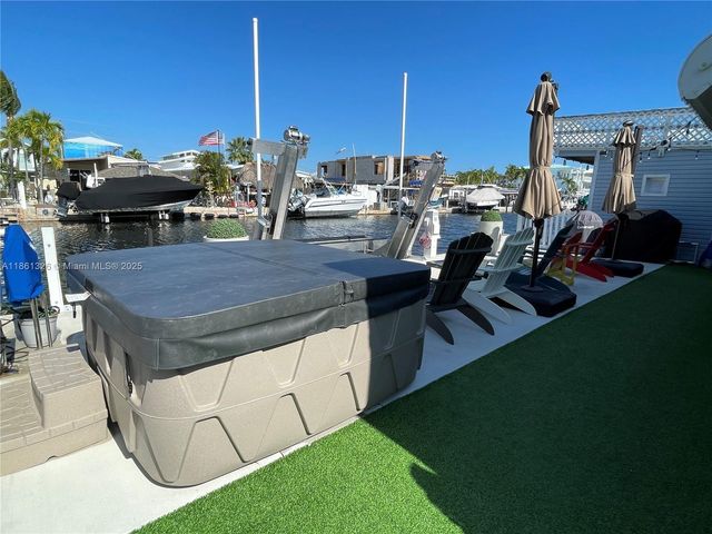 721 Garden State Ln, Key Largo, FL 33037