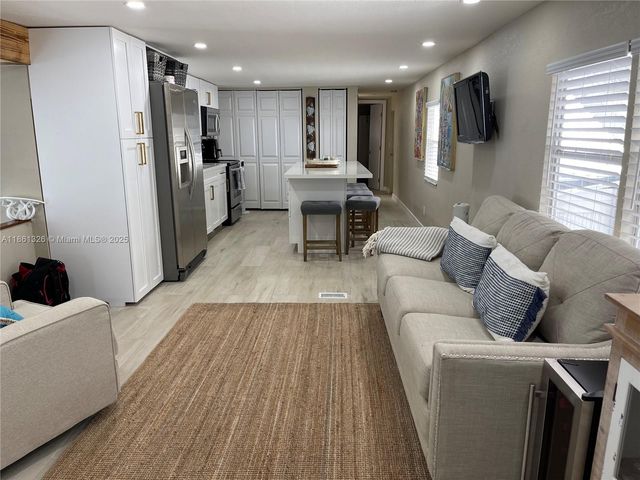 721 Garden State Ln, Key Largo, FL 33037