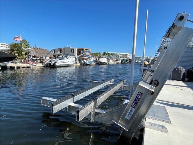 721 Garden State Ln, Key Largo, FL 33037