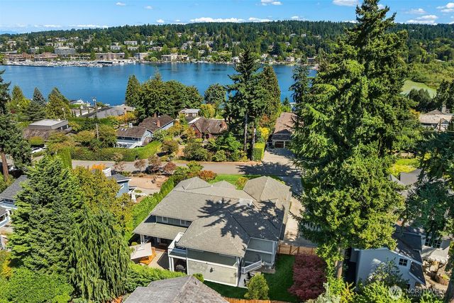 4427 95th Avenue NE, Yarrow Point, WA 98004