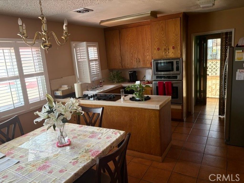944 Kenwood, Inglewood, CA 90301 — photo 2
