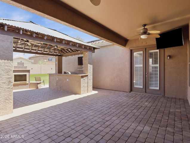 2406 W DESPERADO Way, Phoenix, AZ 85085