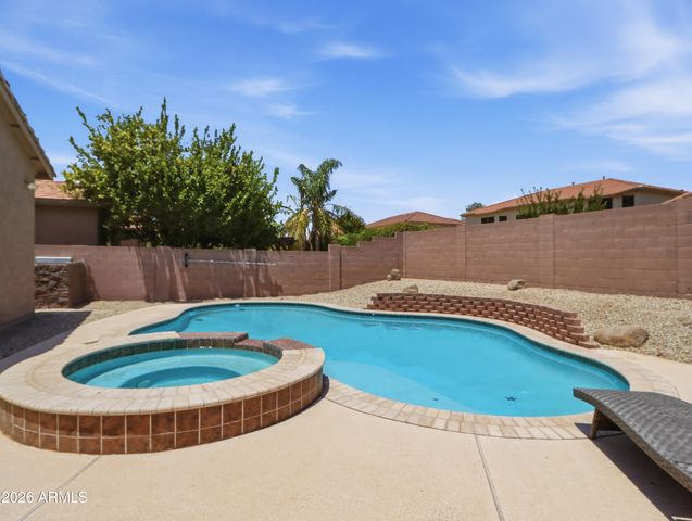 2406 W DESPERADO Way, Phoenix, AZ 85085