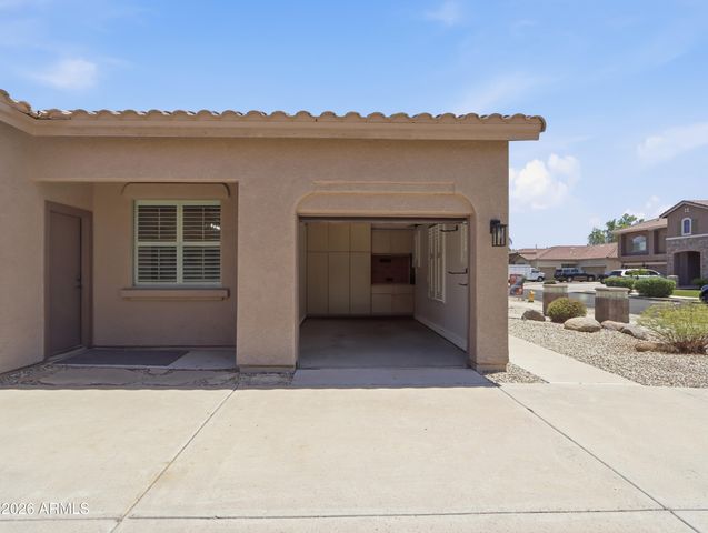 2406 W DESPERADO Way, Phoenix, AZ 85085
