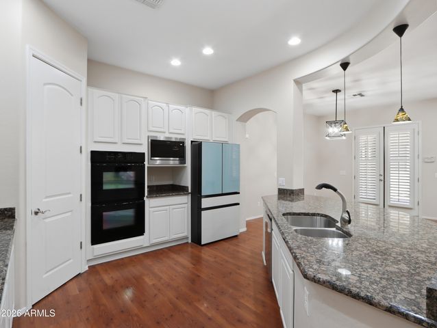 2406 W DESPERADO Way, Phoenix, AZ 85085