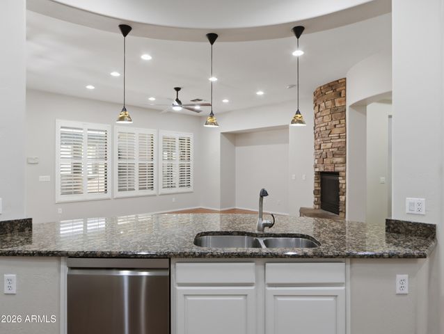 2406 W DESPERADO Way, Phoenix, AZ 85085