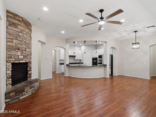 2406 W DESPERADO Way, Phoenix, AZ 85085