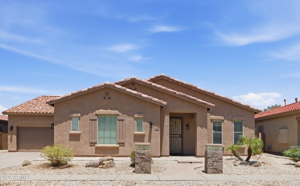 2406 W DESPERADO Way, Phoenix, AZ 85085