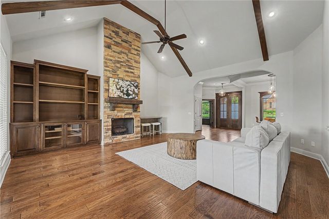 327 N Sandstone Place, Fayetteville, AR 72701