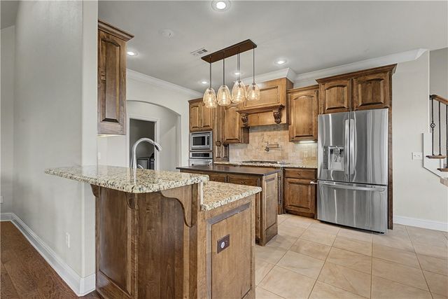 327 N Sandstone Place, Fayetteville, AR 72701
