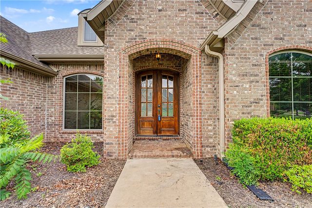327 N Sandstone Place, Fayetteville, AR 72701