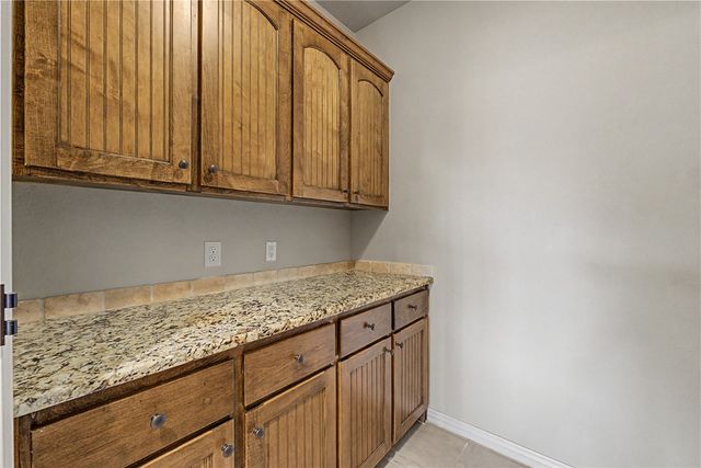 327 N Sandstone Place, Fayetteville, AR 72701