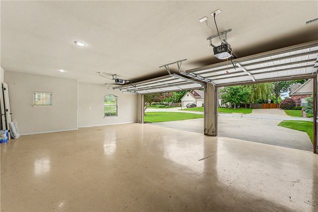 327 N Sandstone Place, Fayetteville, AR 72701