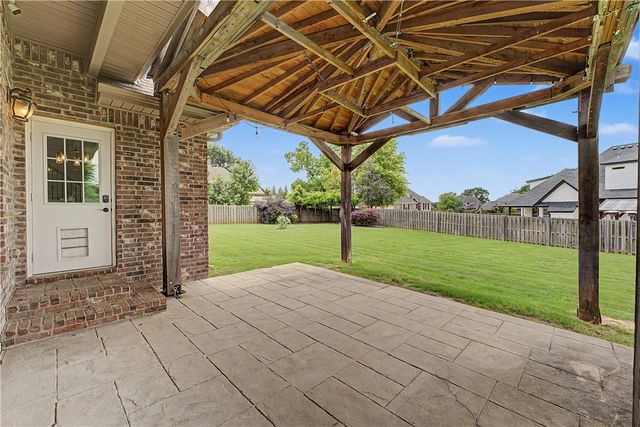 327 N Sandstone Place, Fayetteville, AR 72701