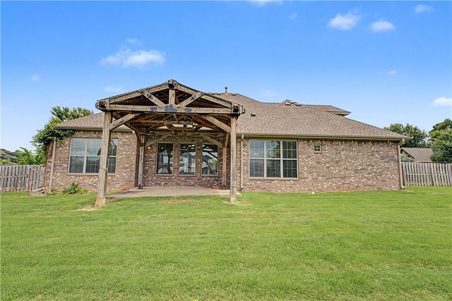 327 N Sandstone Place, Fayetteville, AR 72701