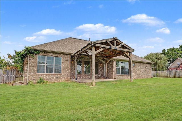 327 N Sandstone Place, Fayetteville, AR 72701