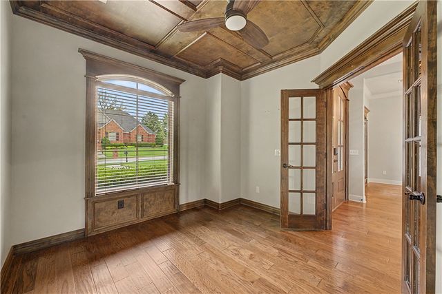 327 N Sandstone Place, Fayetteville, AR 72701