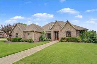 327 N Sandstone Place, Fayetteville, AR 72701