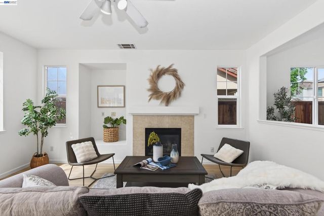 253 Balsam St, Pittsburg, CA 94565