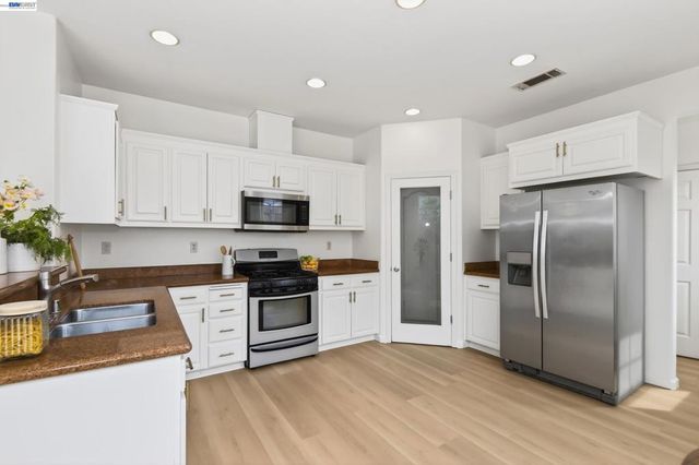 253 Balsam St, Pittsburg, CA 94565