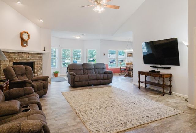 317 Fair Oaks Cove, Jacksonville, AR 72076