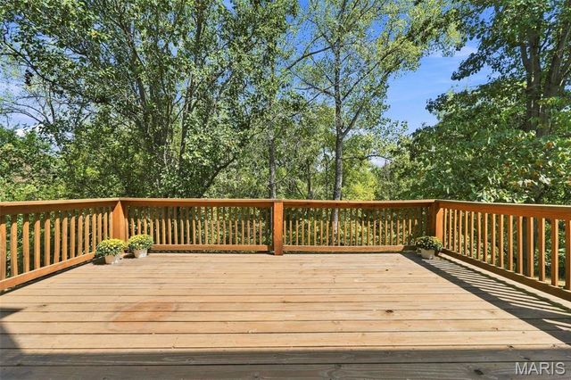630 Cascade Lake Drive, Ballwin, MO 63021