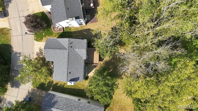 630 Cascade Lake Drive, Ballwin, MO 63021