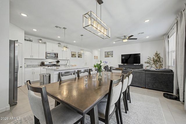 8812 W AGORA Lane, Tolleson, AZ 85353