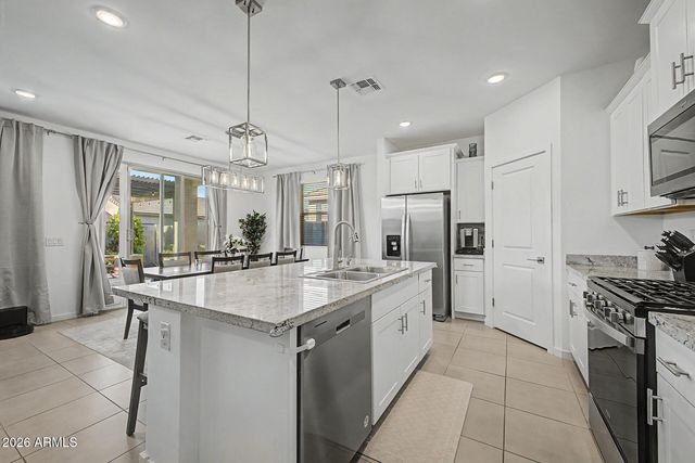 8812 W AGORA Lane, Tolleson, AZ 85353