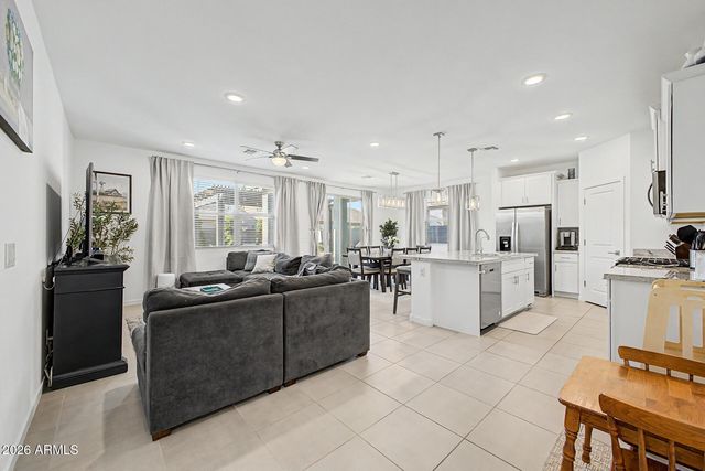 8812 W AGORA Lane, Tolleson, AZ 85353