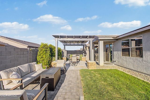 8812 W AGORA Lane, Tolleson, AZ 85353