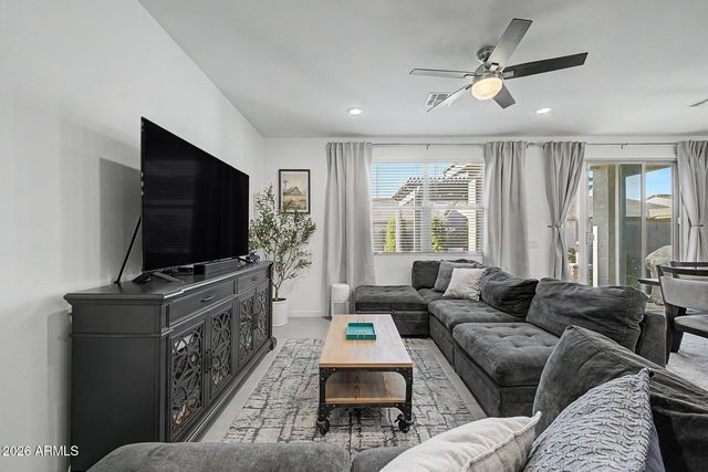 8812 W AGORA Lane, Tolleson, AZ 85353