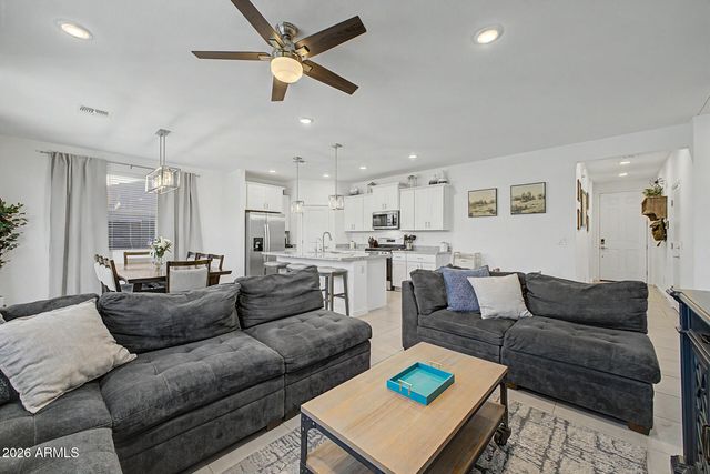 8812 W AGORA Lane, Tolleson, AZ 85353