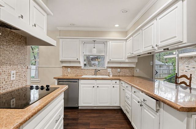 709 W Pleasantview Drive, Hurst, TX 76054