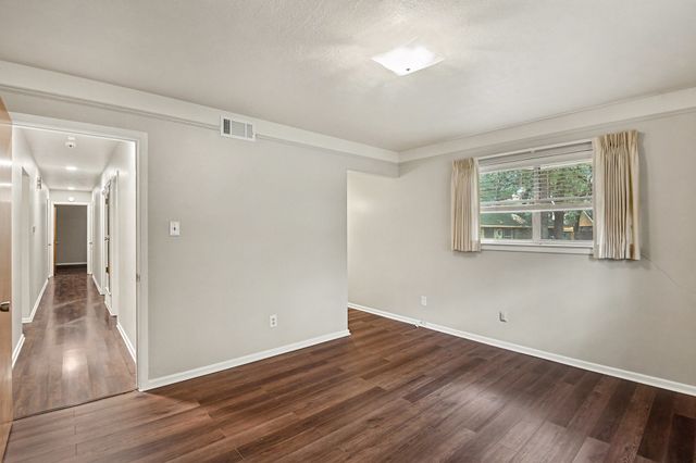 709 W Pleasantview Drive, Hurst, TX 76054