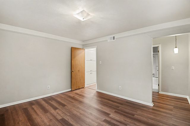 709 W Pleasantview Drive, Hurst, TX 76054