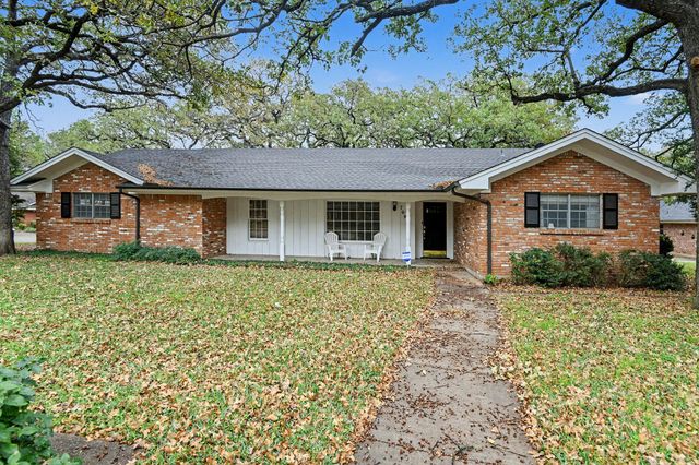 709 W Pleasantview Drive, Hurst, TX 76054