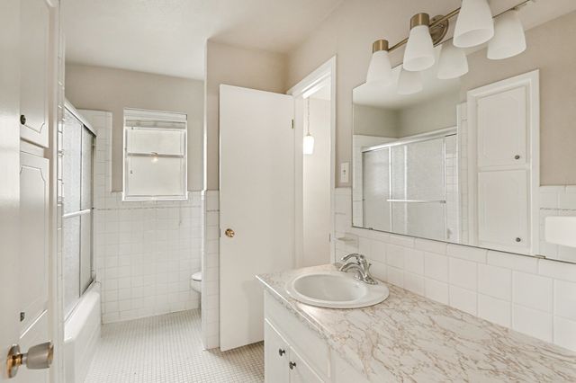 709 W Pleasantview Drive, Hurst, TX 76054