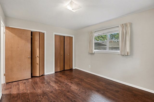 709 W Pleasantview Drive, Hurst, TX 76054