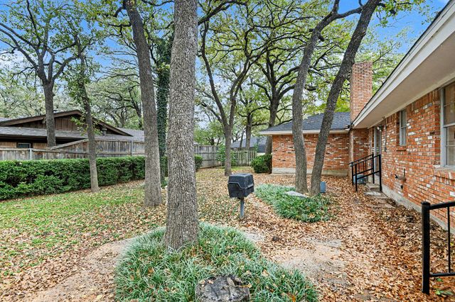 709 W Pleasantview Drive, Hurst, TX 76054